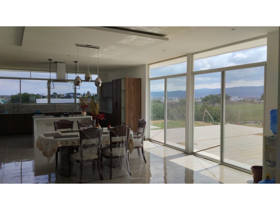Venta de casa dentro de Urb. Montecristi Golf Club. - 2