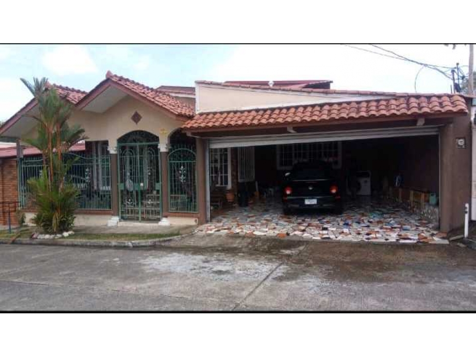 VENTA DE CASA DOS NIVELES AMOBLADA EN PANAMÁ