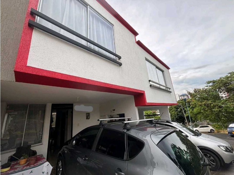 VENTA DE CASA DUPLEX SECTOR VIA CONDINA