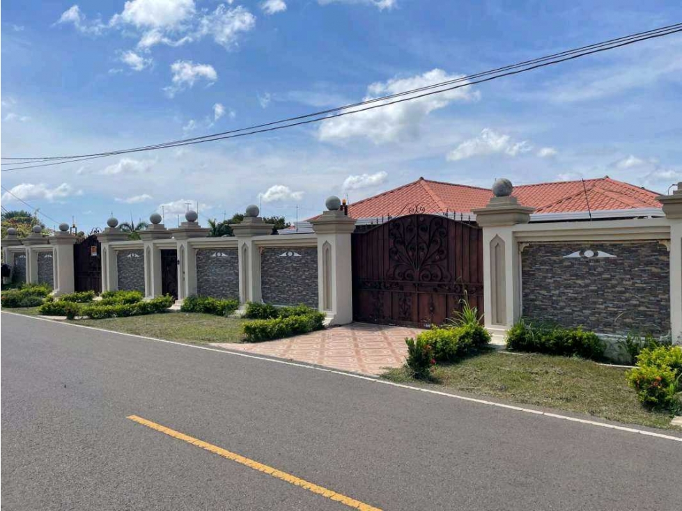 VENTA DE CASA DE 3 HABITACIONES EN AGUADULCE CON PANELES SOLAR - 2