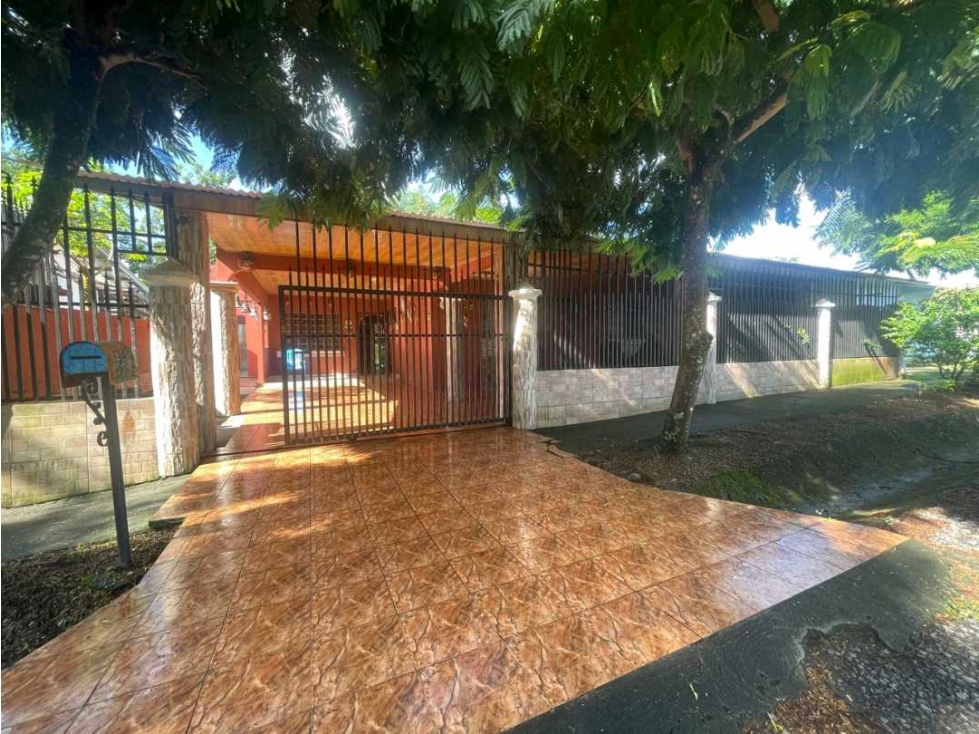 VENTA DE CASA EN ALGARROBOS 3R