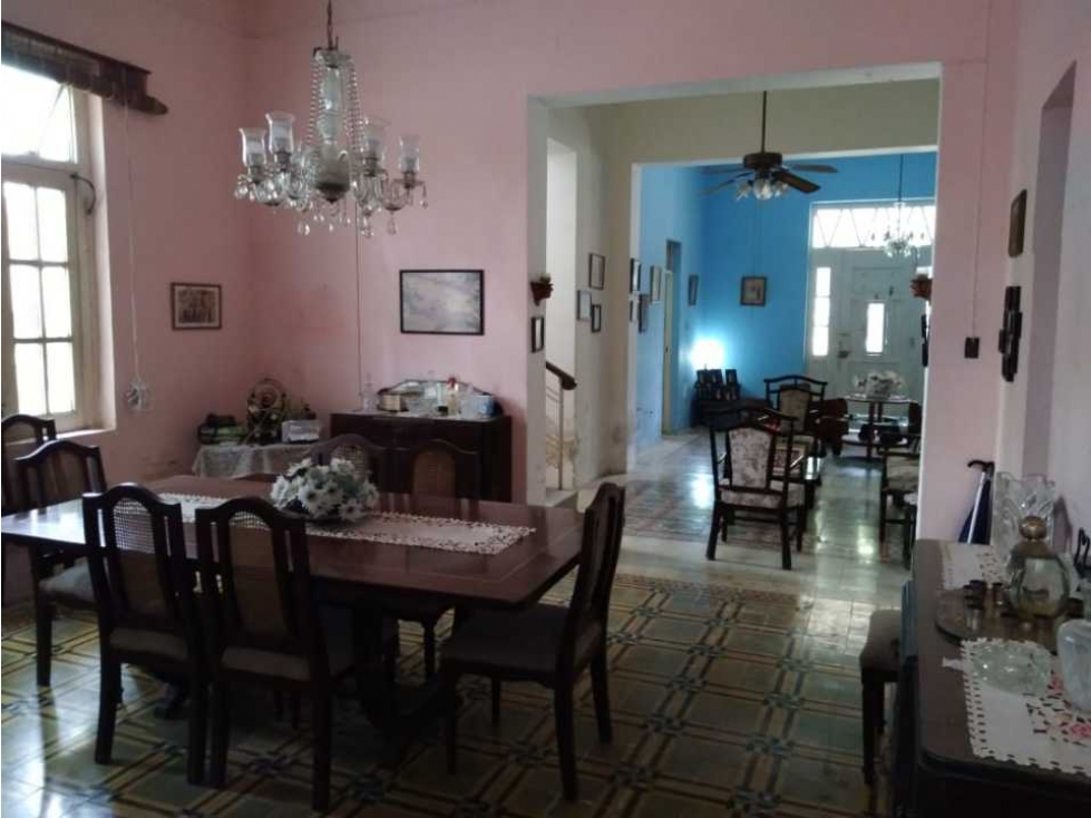 CASA EN VENTA UBICADA EN LA EMBLEMATICA AVENIDA COLON
