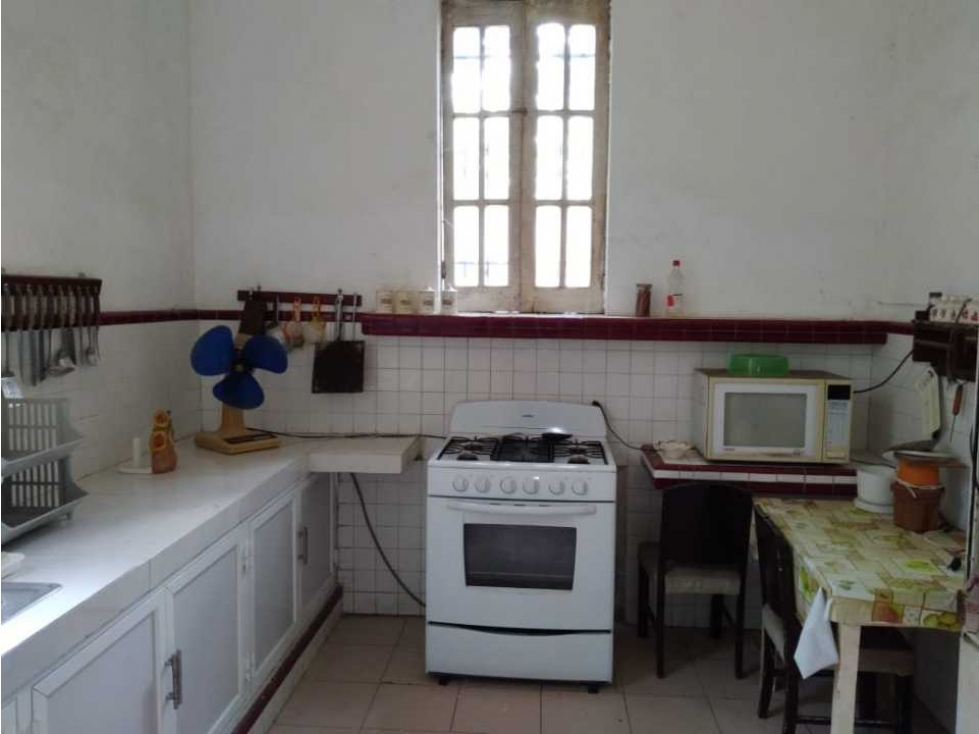 CASA EN VENTA UBICADA EN LA EMBLEMATICA AVENIDA COLON — foto 2