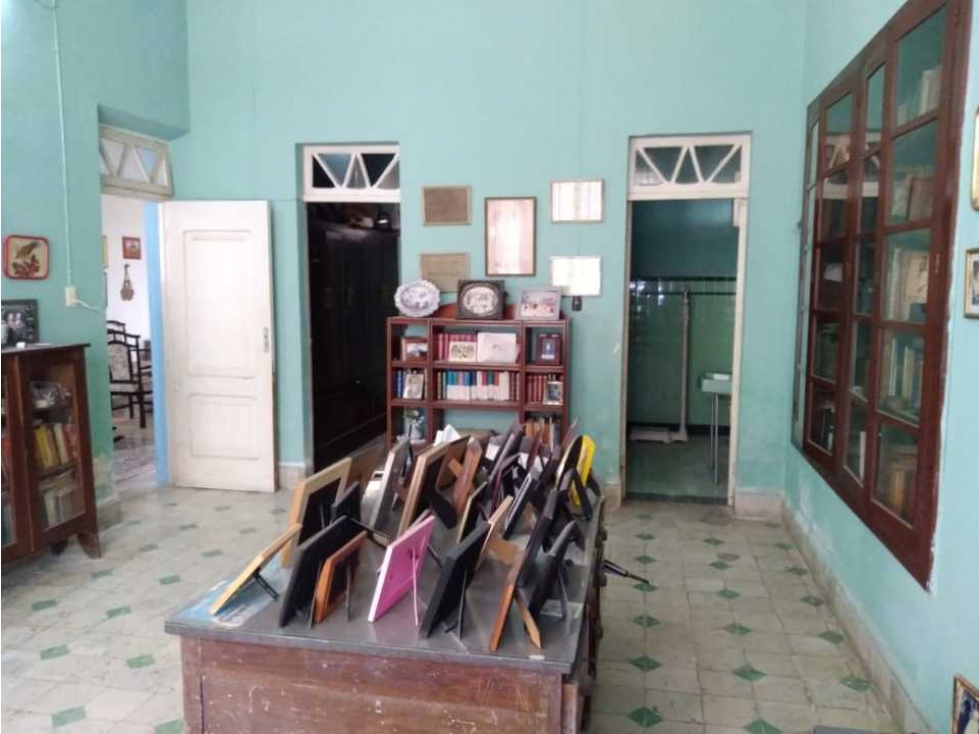 CASA EN VENTA UBICADA EN LA EMBLEMATICA AVENIDA COLON — foto 3