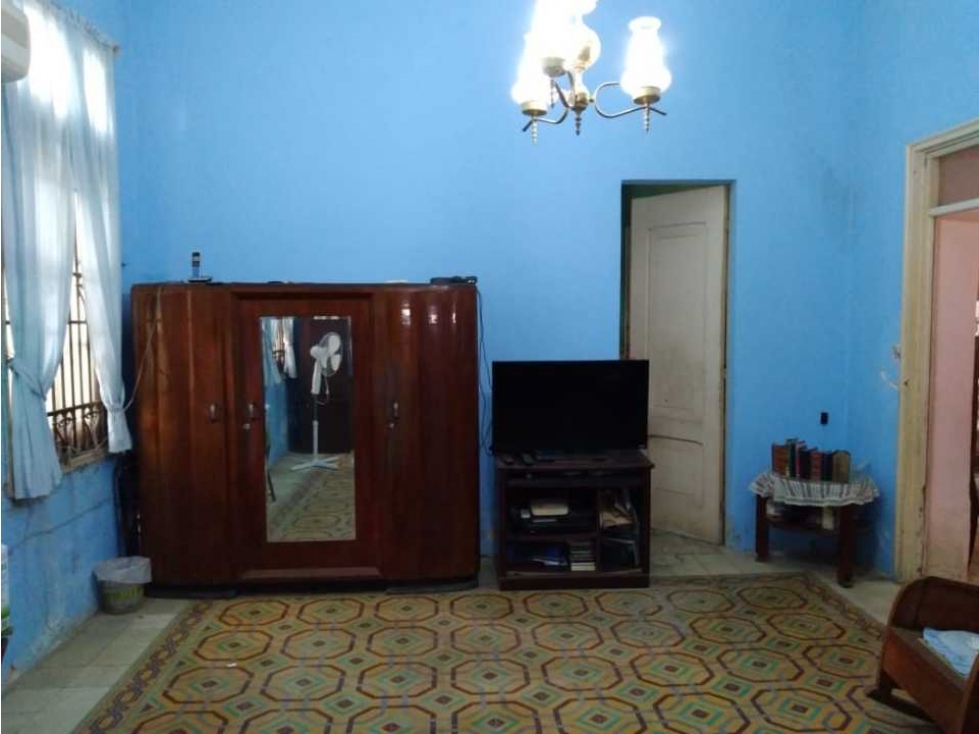 CASA EN VENTA UBICADA EN LA EMBLEMATICA AVENIDA COLON — foto 4