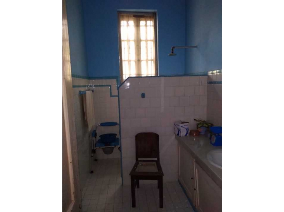 CASA EN VENTA UBICADA EN LA EMBLEMATICA AVENIDA COLON — foto 5