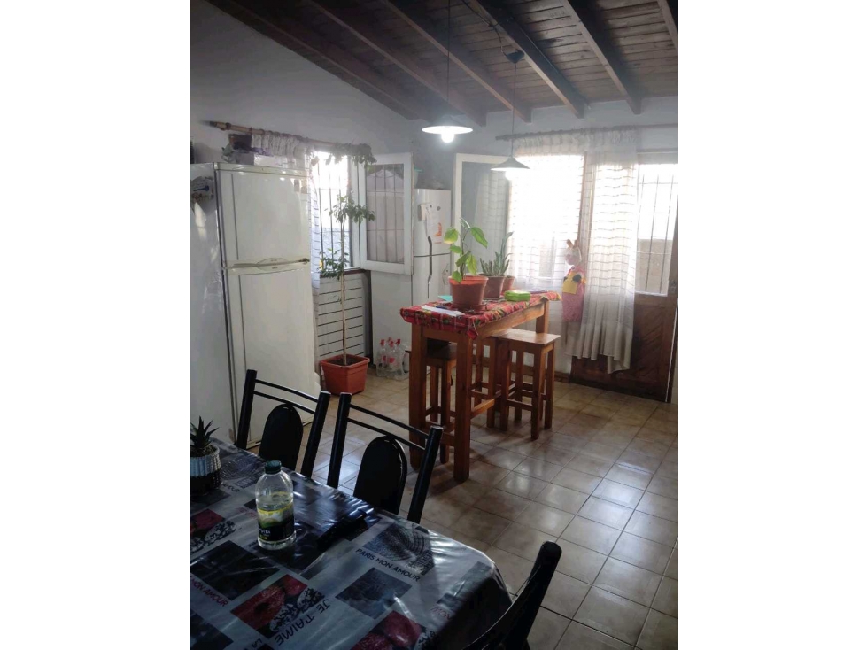 VENTA DE CASA EN BARRIO AERONAÚTICA, LAS HERAS- MZA. — foto 2