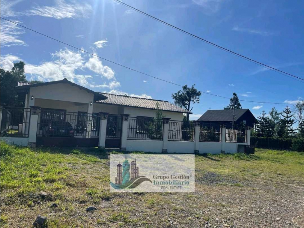 VENTA DE CASA EN ALTO BOQUETE 600 METROS CERCADA COMPLETAMENTE
