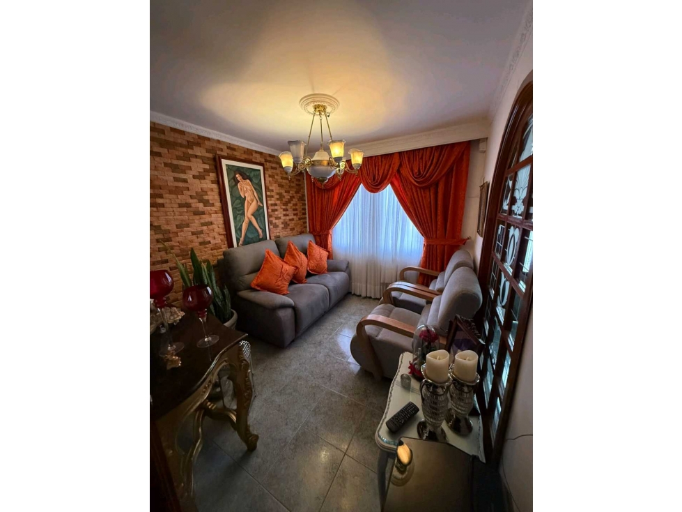 Venta de casa en cabañitas parte alta con parqueadero