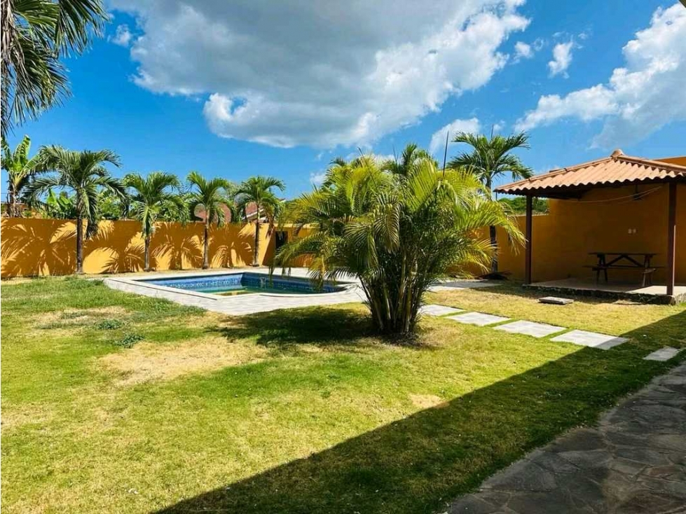 VENTA DE CASA EN CHAME CON PISCINA 600METROS2