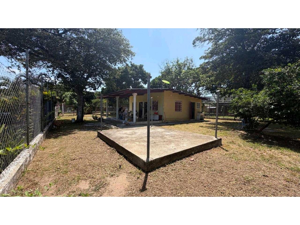 VENTA DE CASA EN CHIRU ANTON CON TERRENO DE 646.61M2 CERCADA