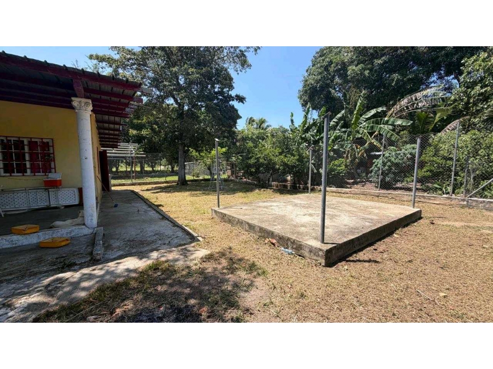 VENTA DE CASA EN CHIRU ANTON CON TERRENO DE 646.61M2 CERCADA — foto 2