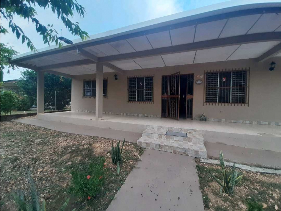 VENTA DE HERMOSA CASA GRANDE EN CHITRÉ - 2