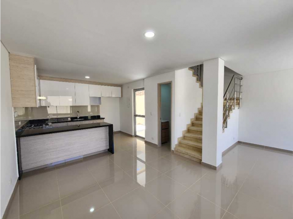 VENTA DE CASA EN CIUDAD JARDIN (NUEVA) — foto 2