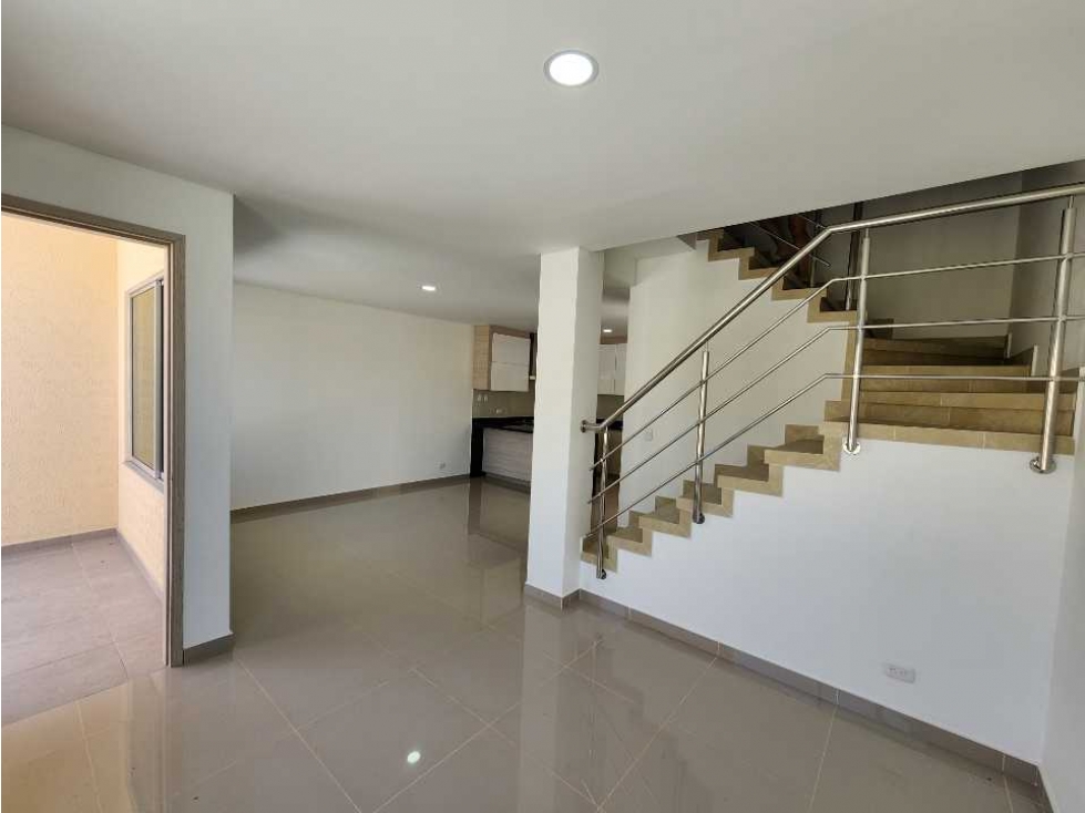 VENTA DE CASA EN CIUDAD JARDIN (NUEVA) — foto 3