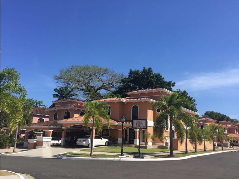 ALQUILER DE CASA EN CLAYTON - PH CLAYTON VILLAGE