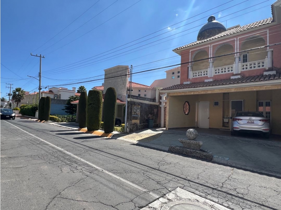 Casa en Venta en Club de Golf con alberca y gran jardín — foto 2