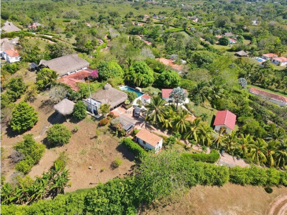 VENTA DE CASA EN CONDOMINIO PRIVADO CON 4 ALCOBAS EN TURBACO - 1