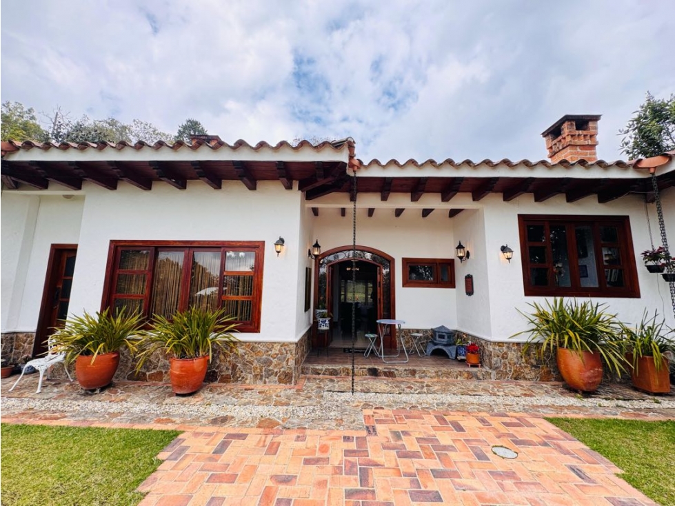 VENTA DE CASA DE UN SOLO NIVEL EN ROBLE ALTO -EL ESCOBERO