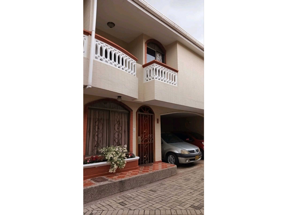 Venta de casa en conjunto barrio Los Alpes