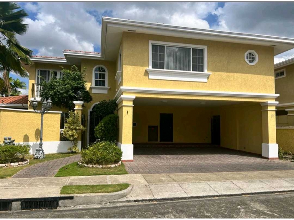 ALQUILER O VENTA DE CASA CON PISCINA EN COSTA DORADA TERRENO 900M2 JP