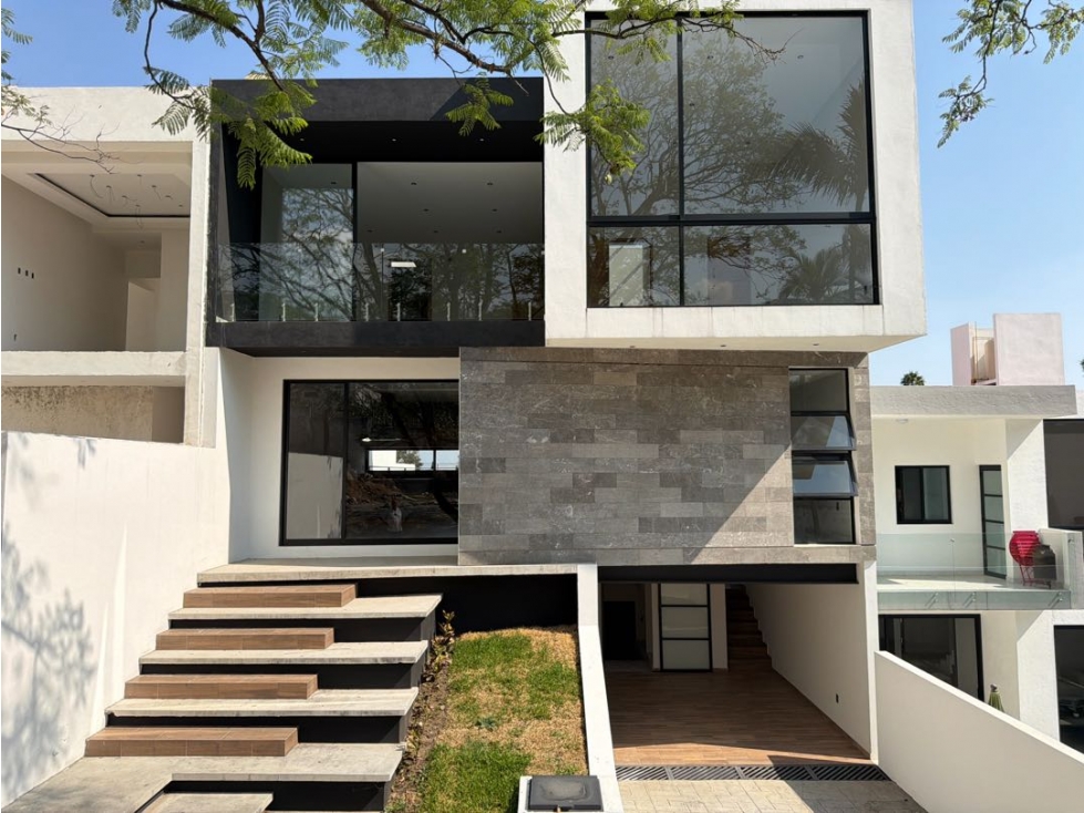 Venta de casa en Cuernavaca Con alberca y jardín privados