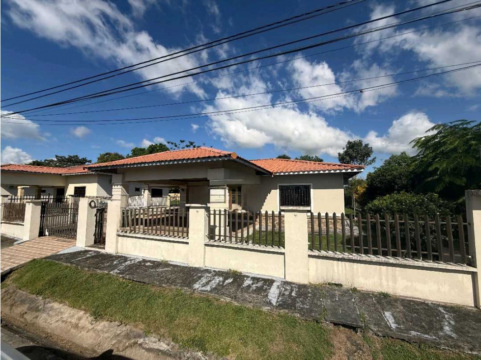 VENTA DE CASA EN DAVID COMPLETAMENTE CERCADA — foto 2