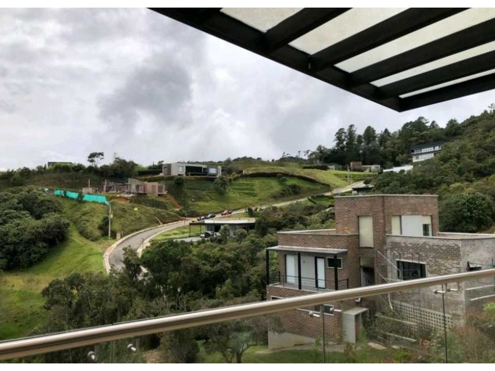 VENTA DE CASA EN EL ALTO DE LAS PALMAS, CERCA AL MALL INDIANA.