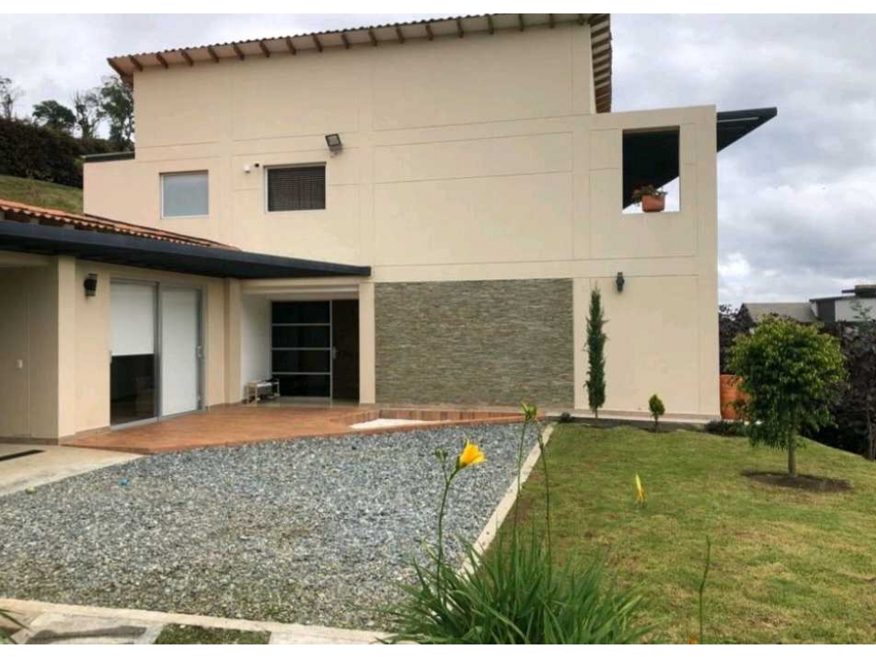 VENTA DE CASA EN EL ALTO DE LAS PALMAS, CERCA AL MALL INDIANA. — foto 2