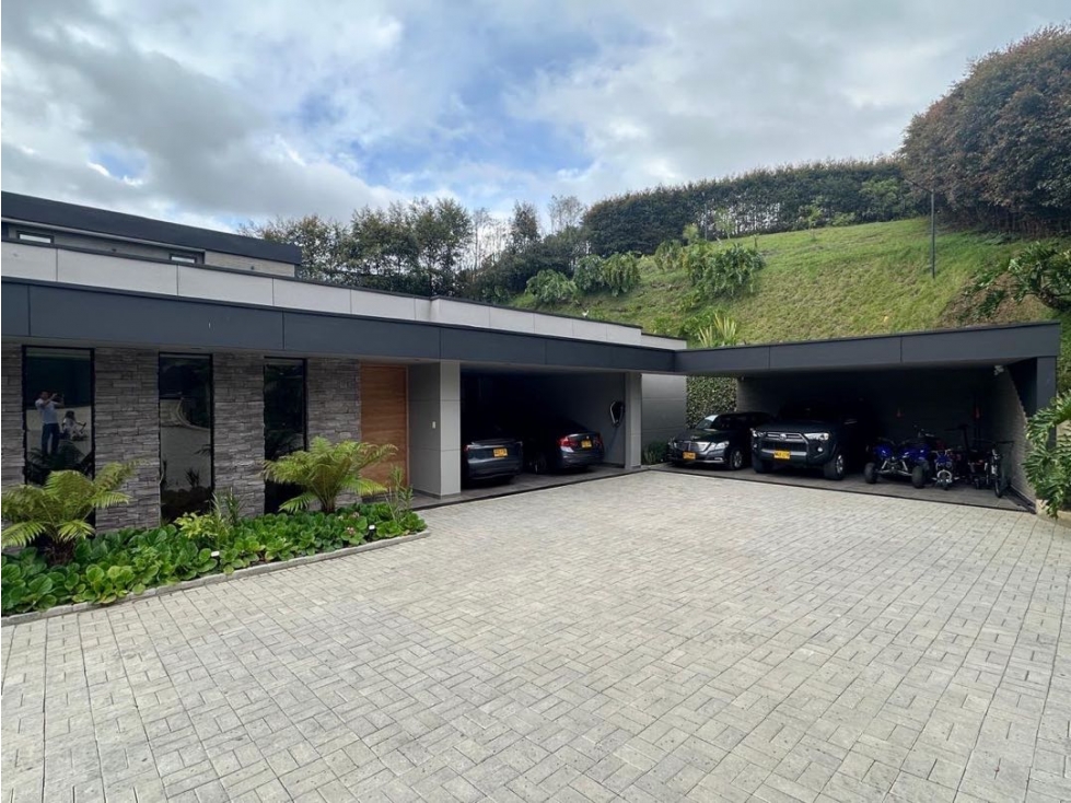Venta de casa en el alto de las Palmas en unidad cerrada