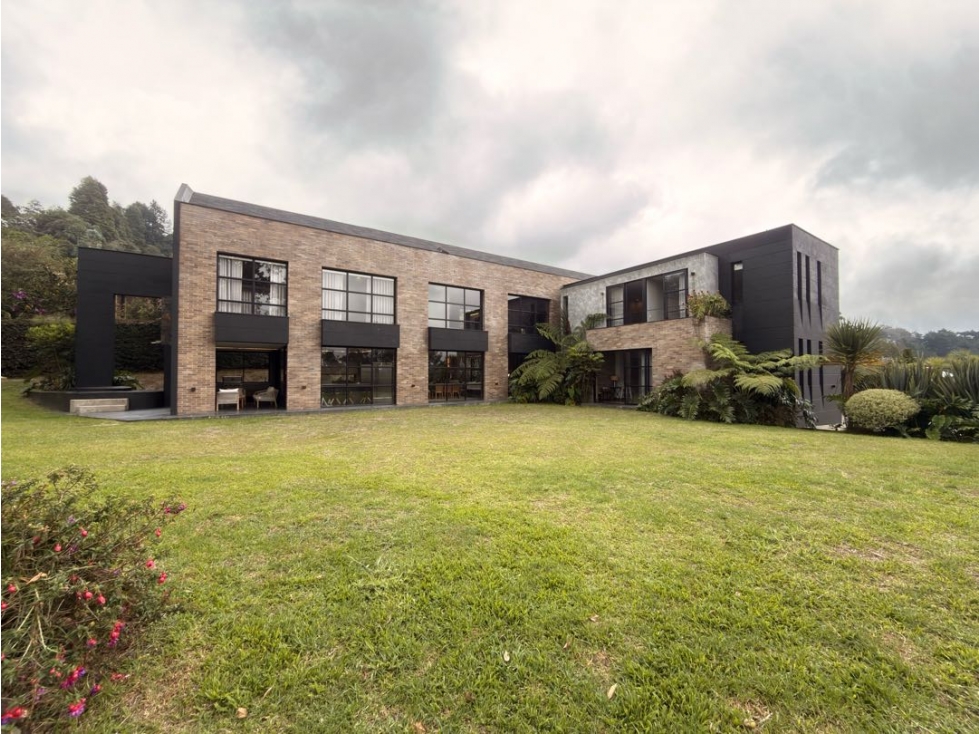 Venta de casa en el alto de las Palmas en unidad cerrada