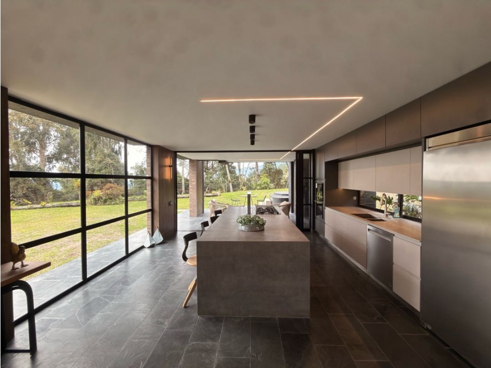 Venta de casa en el alto de las Palmas en unidad cerrada — foto 3
