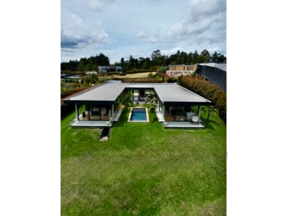 Vendo Casa Campestre con Piscina en el Alto de Palmas de 1 Nivel