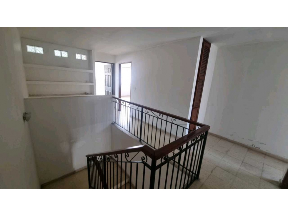 ALQUILER O VENTA DE CASA RESIDENCIAL 300M2 EN EL DORADO