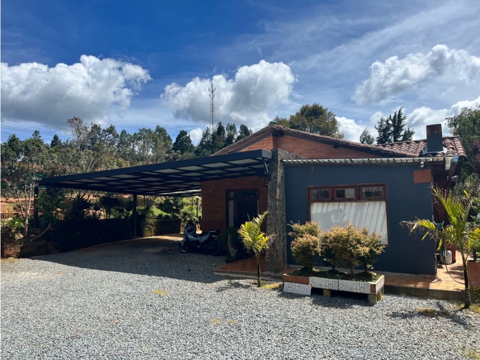Venta de Casa en El Escobero en Parcelamiento Cerca al Peaje