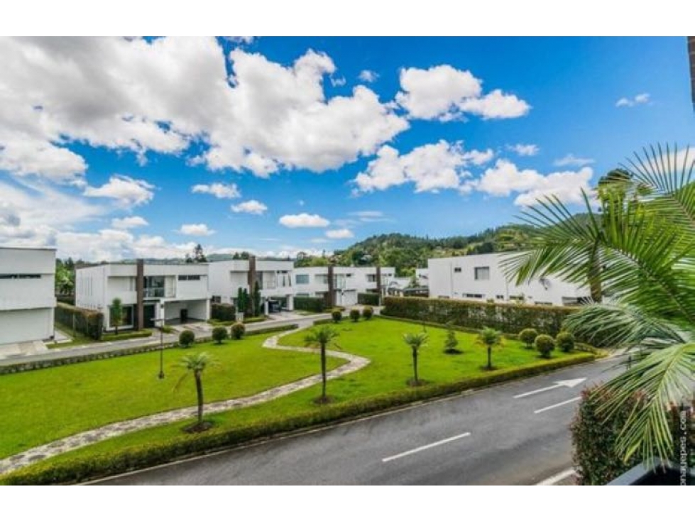 Venta de casa en el Retiro