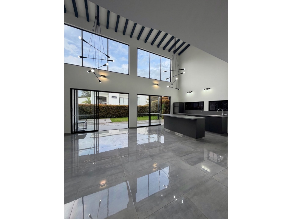 Venta de Casa en el Retiro, Antioquia; condominio cerrado