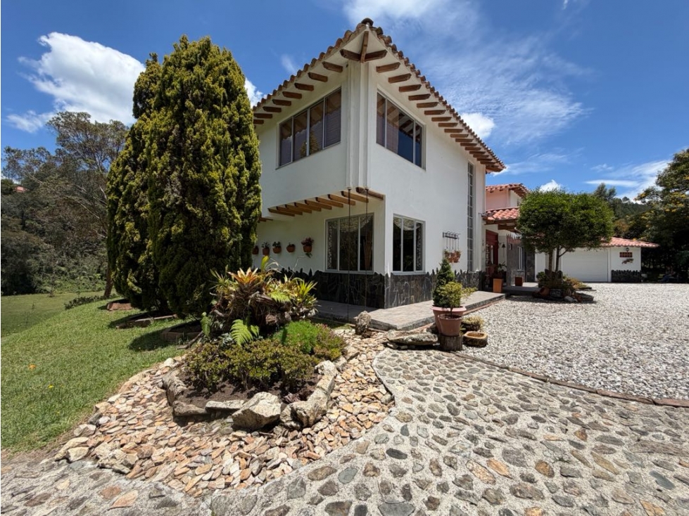 VENTA DE CASA EN EL RETIRO CERCA AL COLEGIO VERMONT