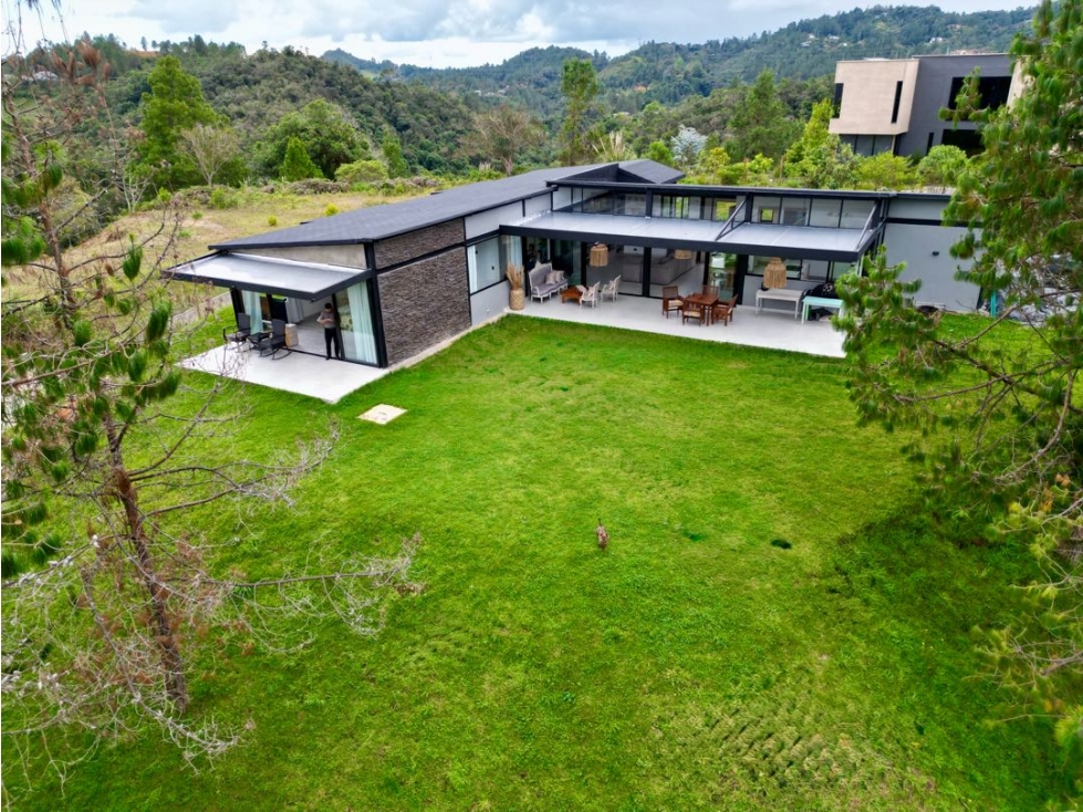 Venta de casa en Envigado Loma del escobero en unidad cerrada