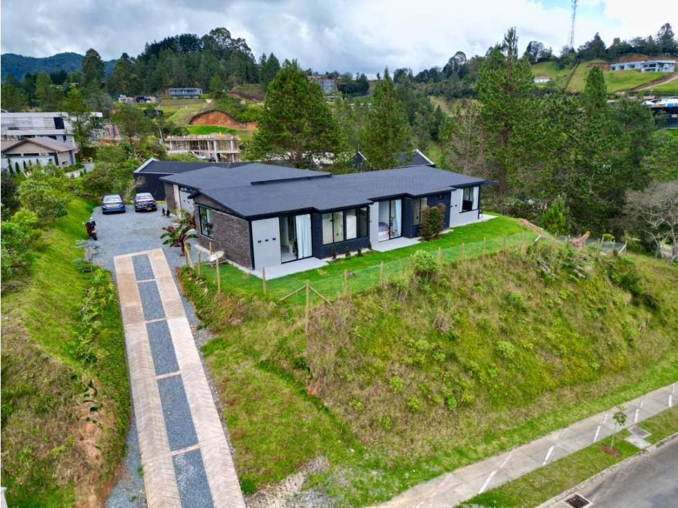 Venta de casa en Envigado Loma del escobero en unidad cerrada — foto 2