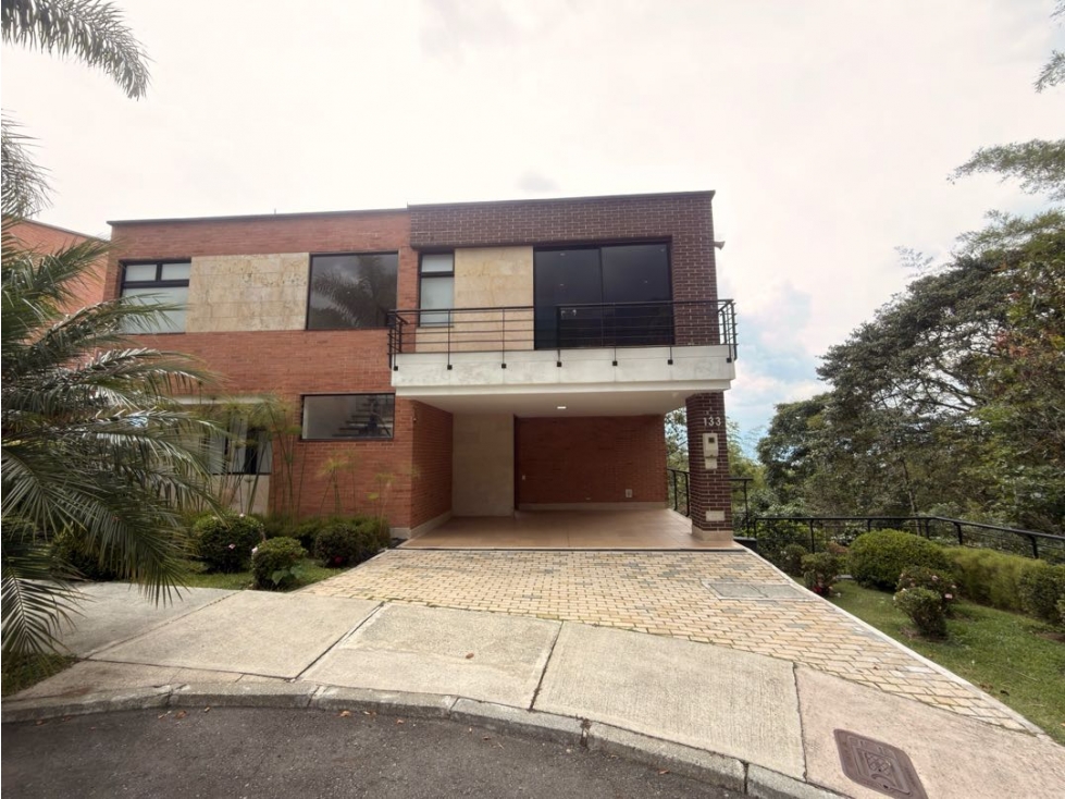 VENTA DE CASA EN ENVIGADO SECTOR LA CALLEJA