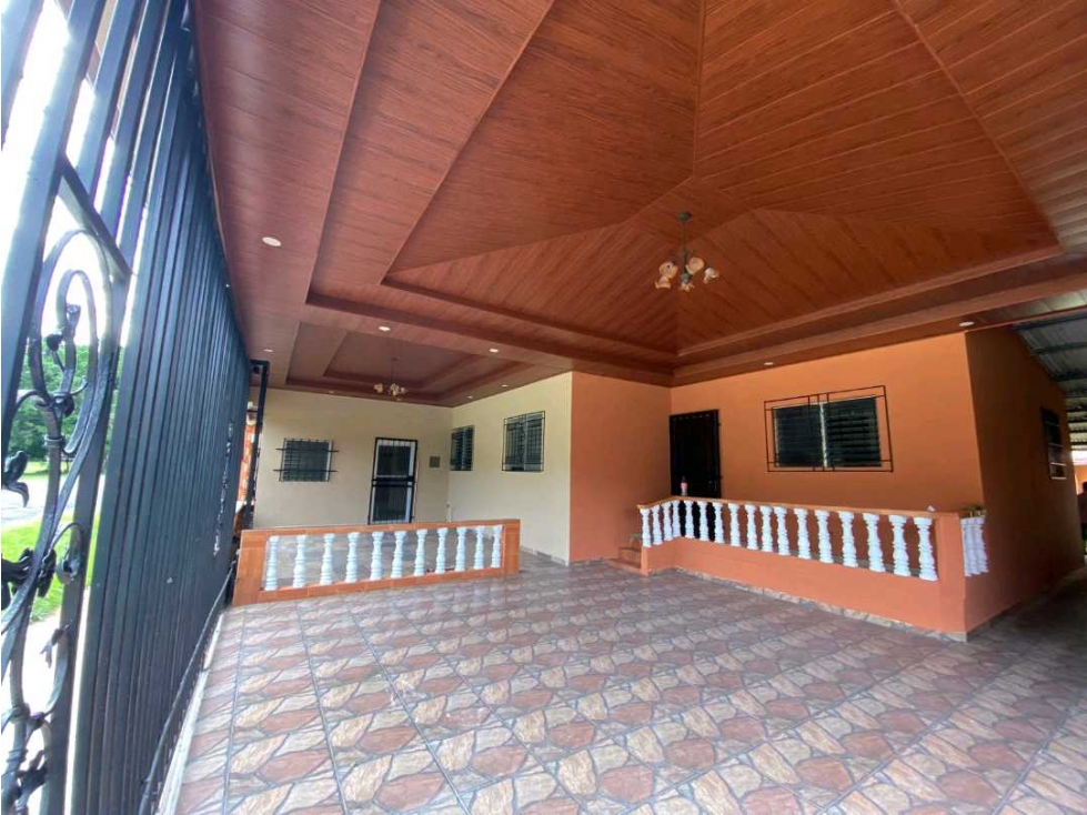 VENTA DE CASA EN LA ARBOLEDA 3 RECAMARAS ESPACIO DE BARBACOA — foto 2
