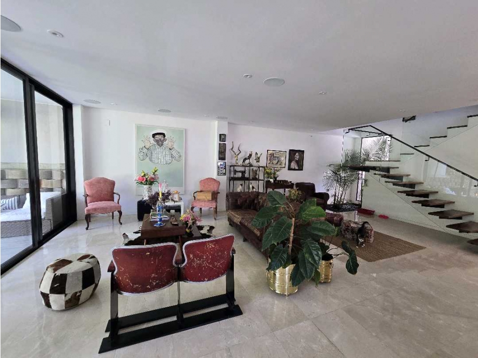 Venta de casa en La Calleja, Envigado. Cerca a colegio Montessori.