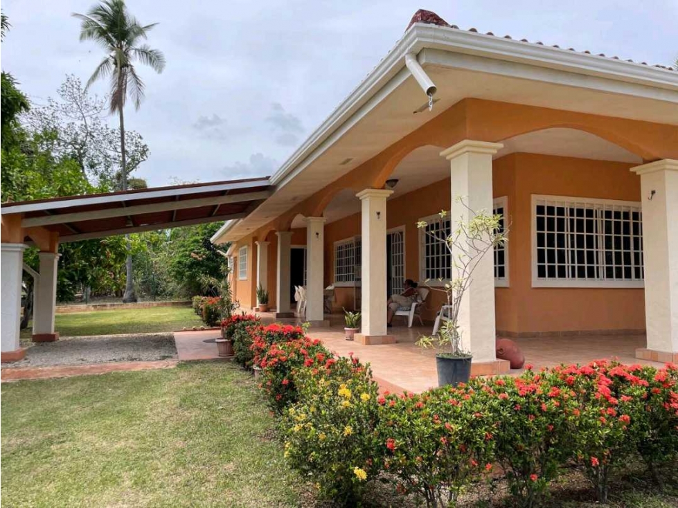 VENTA DE CASA EN LA ERMITA DE SAN CARLOS 1900M2
