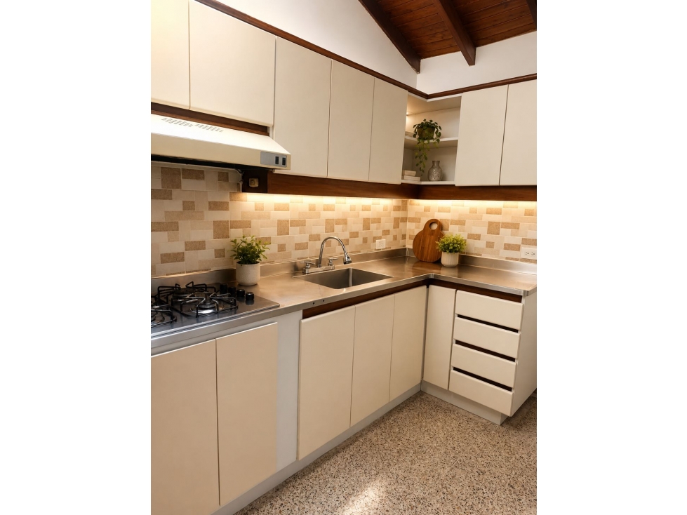 SE VENDE TERCER PISO CON PATIO EN LA FLORESTA.