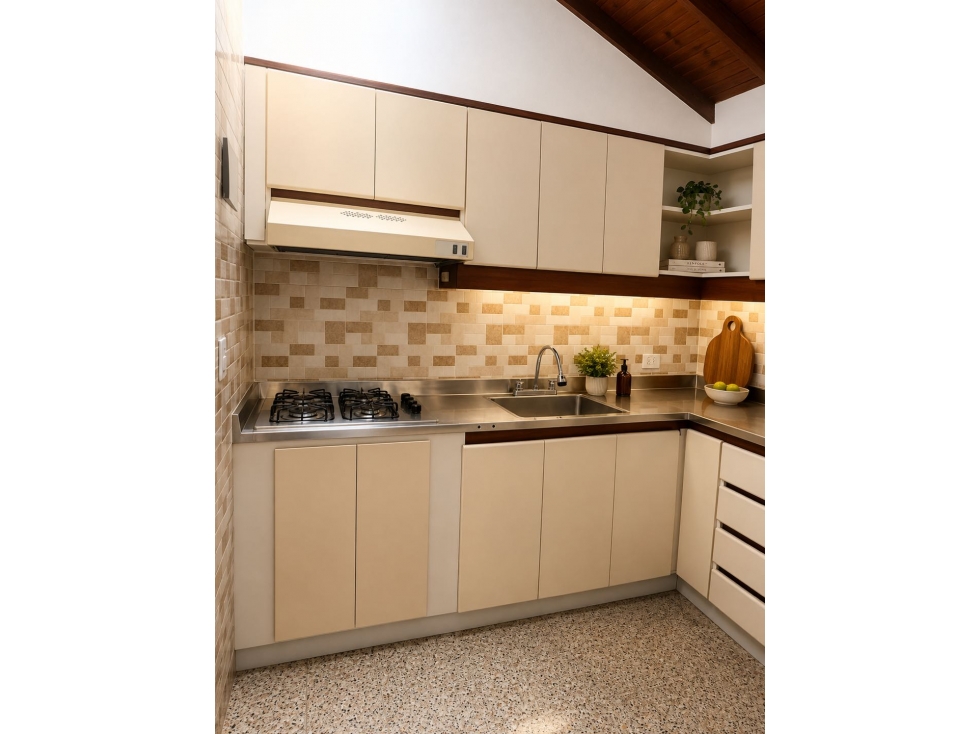 SE VENDE TERCER PISO CON PATIO EN LA FLORESTA. — foto 2