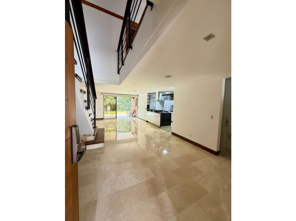 Venta de casa en la Intermedia Envigado, unidad cerrada