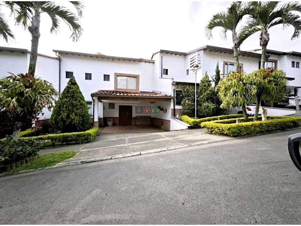 VENTA DE CASA EN LA LOMA DEL CHOCHO, ENVIGADO.