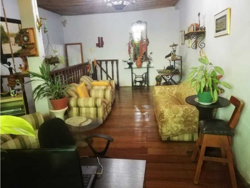VENTA DE CASA EN LA PLAZA PRINCIPAL DE CIRCASIA QUINDÍO — foto 2