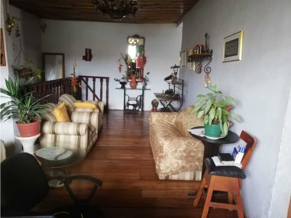VENTA DE CASA EN LA PLAZA PRINCIPAL DE CIRCASIA QUINDÍO — foto 3